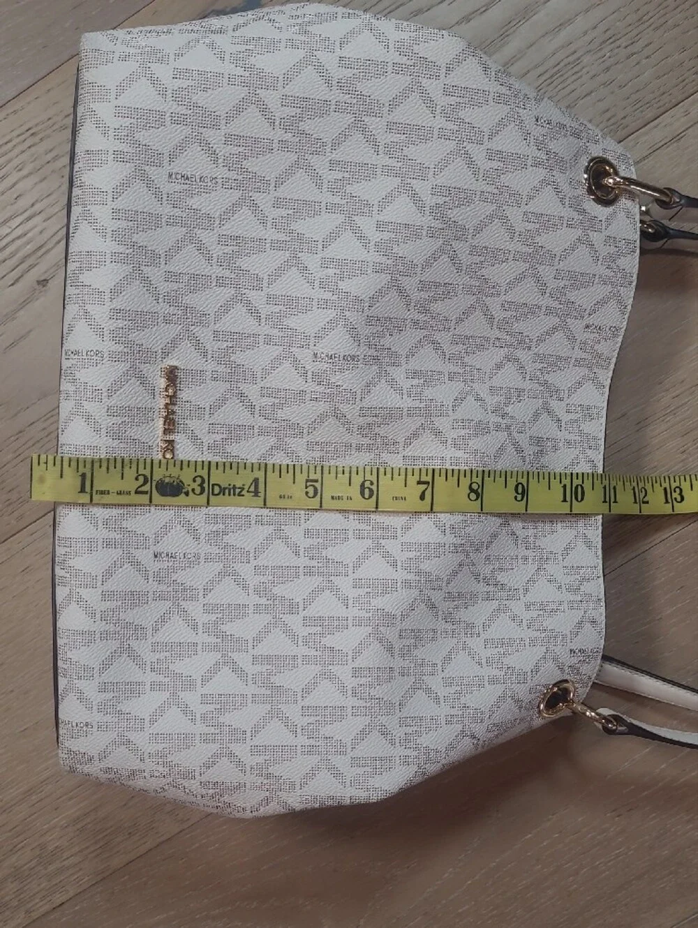 EUC Michael Kors Raven Medium Shoulder Bag Women's Cream Initial Logo Purse